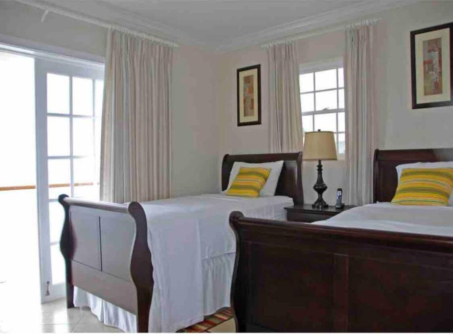 Bianca Bay 3 Bedroom West Coast Beach Front Villa Saint James Exteriör bild